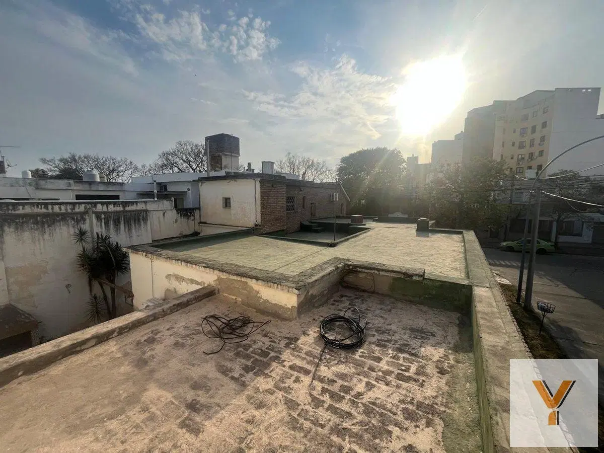 Casa en venta - 4 Dormitorios 2 Baños - 233Mts2 - Cochera - Córdoba Capital 3
