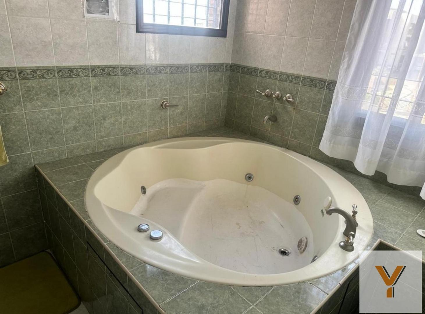 Foto de Casa en venta - 4 Dormitorios 4 Baños -Villa Carlos Paz, imagen 2