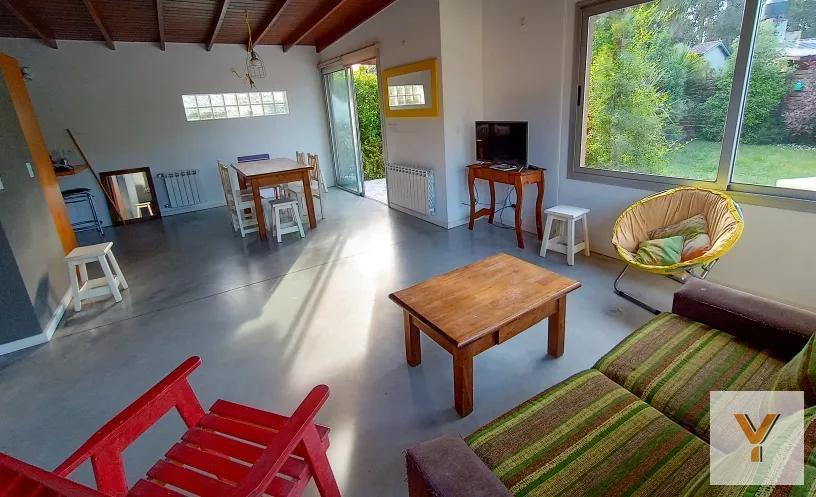 Foto de Casa en venta - 2 Dormitorios 2 Baños - Cocheras - 450Mts2 - Santa, imagen 2