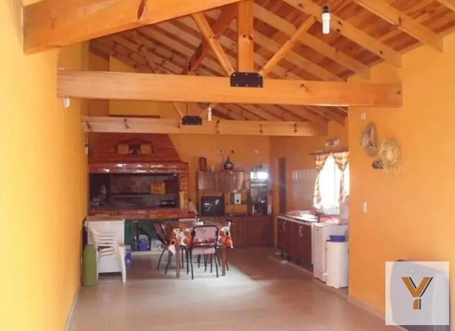 Casa en venta - 3 Dormitorios 2 Baños - Cochera - 325Mts2 - Sierra Chica 5