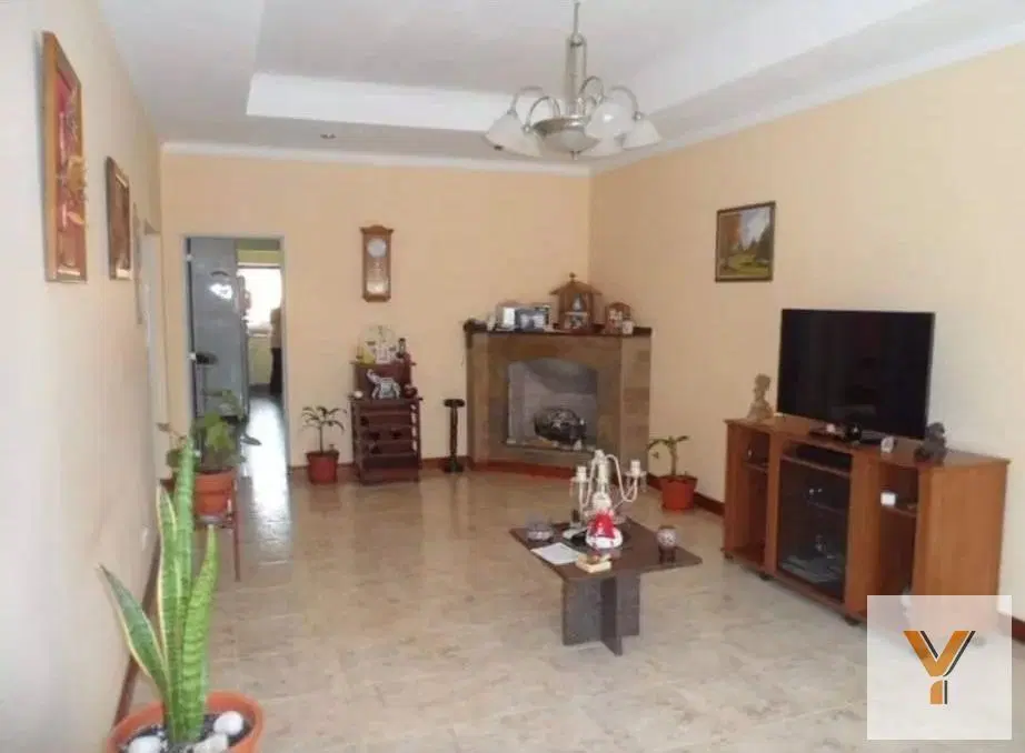 Casa en venta - 3 Dormitorios 2 Baños - Cochera - 325Mts2 - Sierra Chica 3