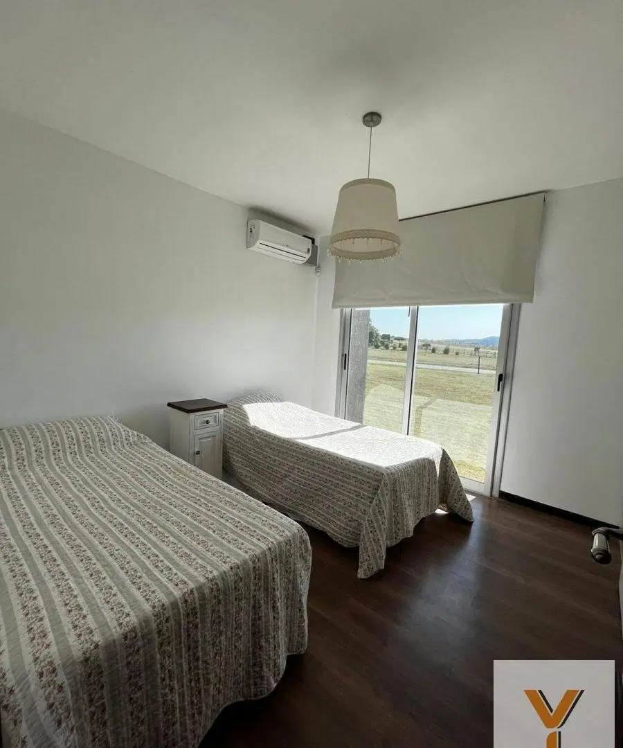Casa en venta - 5 Dormitorios 4 Baños - Cocheras - 1.400Mts2 - Puerto del Águila, Córdoba 3