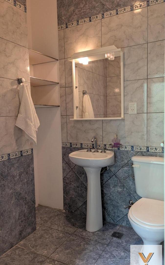 Foto de Casa en venta - 3 Dormitorios 2 Baños - 238Mts2 - Roque Perez, imagen 2