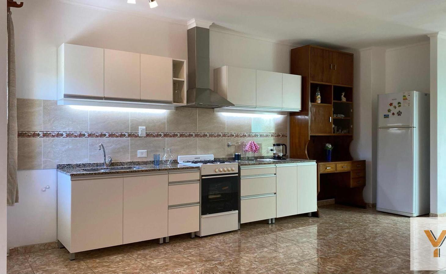 Casa en venta - 3 Dormitorios 2 Baños - 238Mts2 - Roque Perez