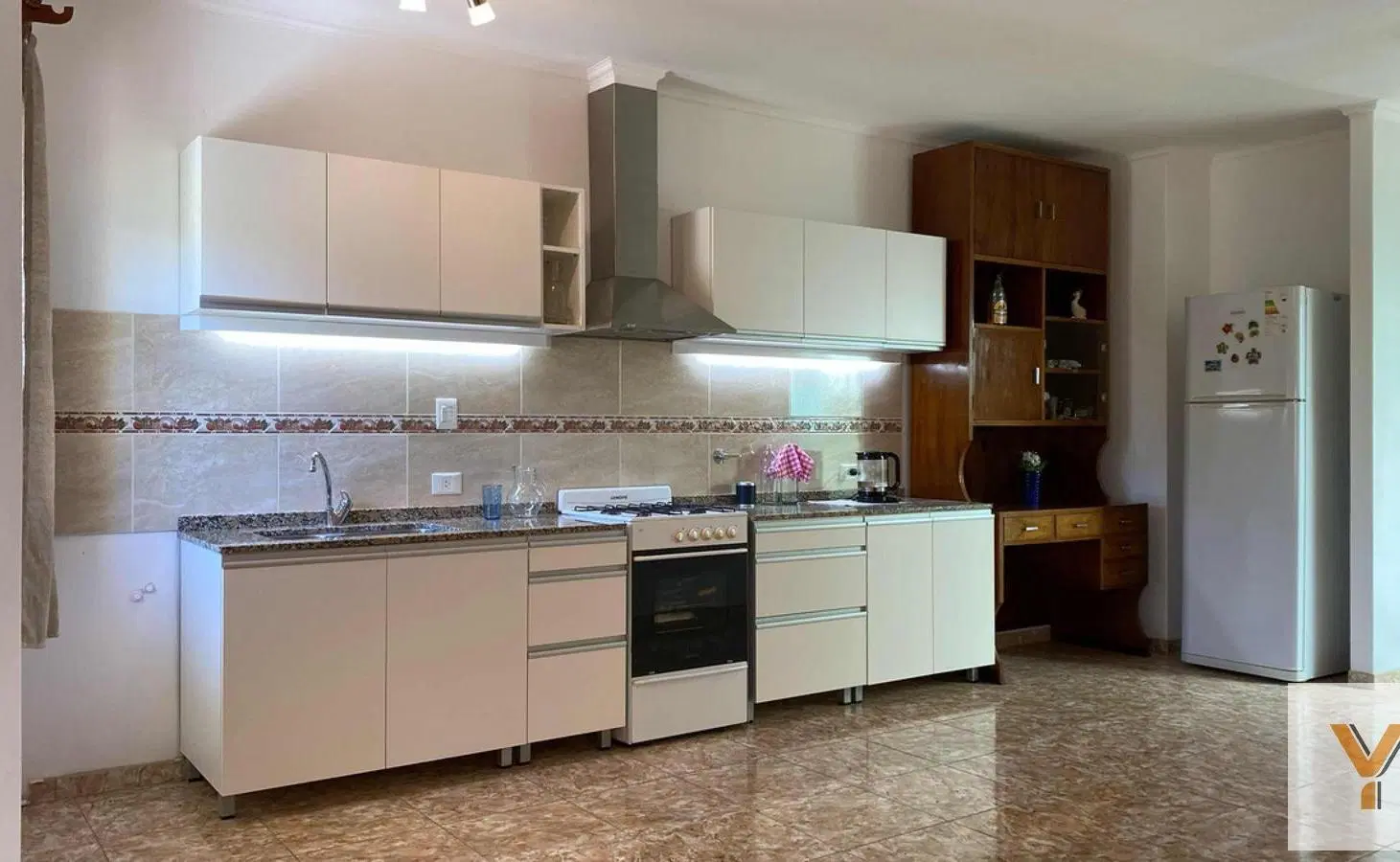 Casa en venta - 3 Dormitorios 2 Baños - 238Mts2 - Roque Perez 1