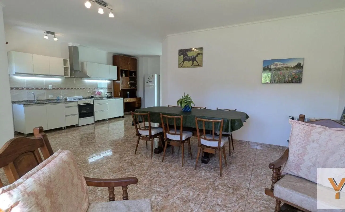 Casa en venta - 3 Dormitorios 2 Baños - 238Mts2 - Roque Perez 4