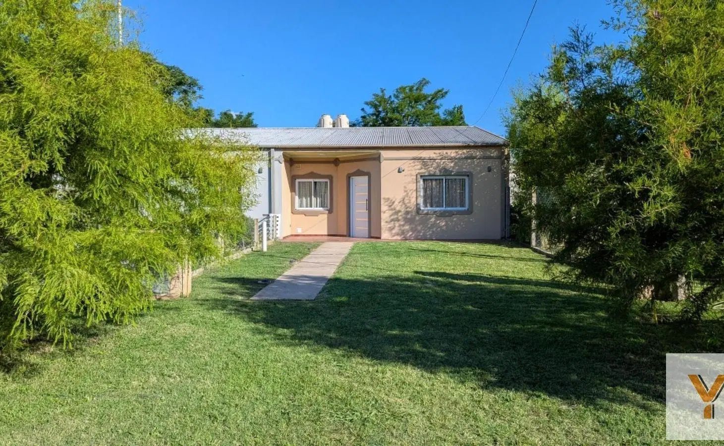 Casa en venta - 3 Dormitorios 2 Baños - 238Mts2 - Roque Perez 3