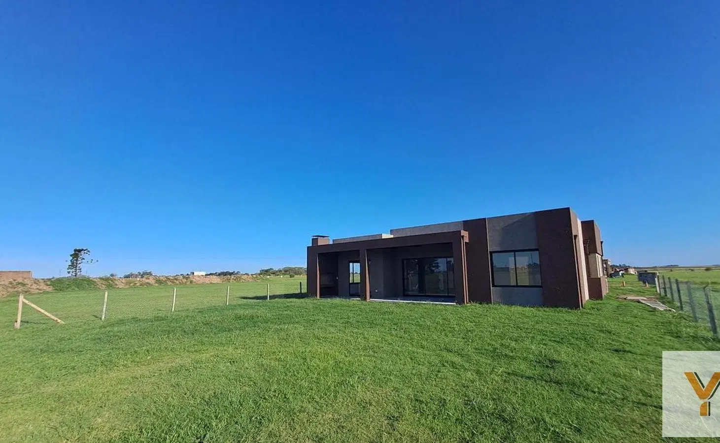 Casa en venta - 3 Dormitorios 2 Baños - Pinamar 1