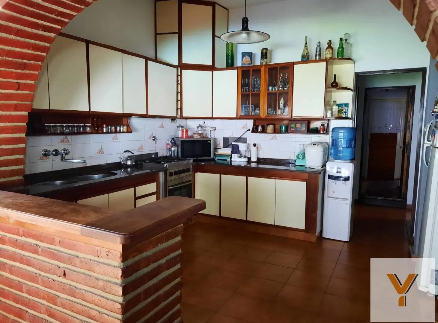 Casa en venta - 3 Dormitorios 2 Baños - Cochera - 233mts2 - Hurlingham 2