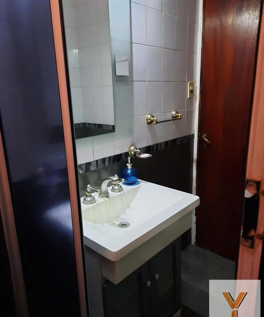 Casa en venta - 3 Dormitorios 2 Baños - Cochera - 233mts2 - Hurlingham 3