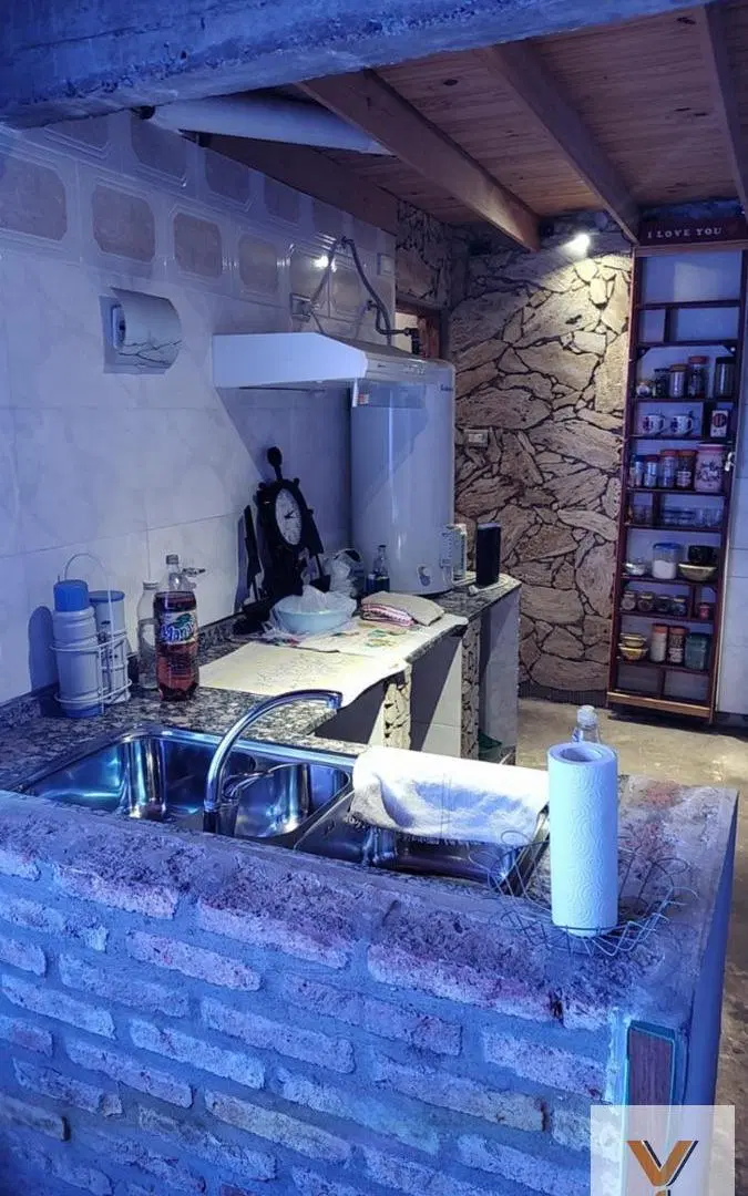 Casa en venta - 4 Dormitorios 2 Baños - Paso del Rey 3