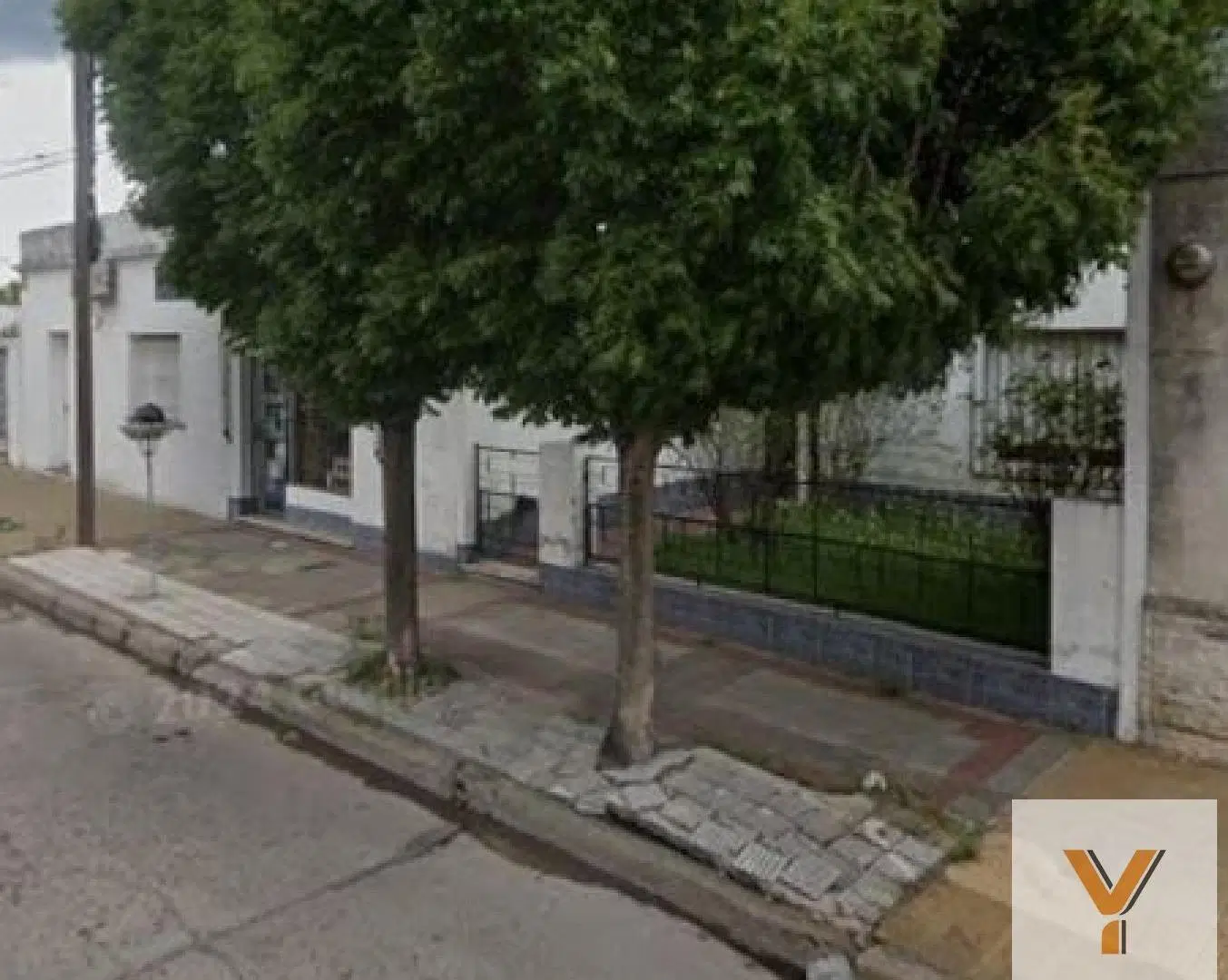 Casa en venta - 2 Dormitorios 2 Baños - 249Mts2 - Azul 8