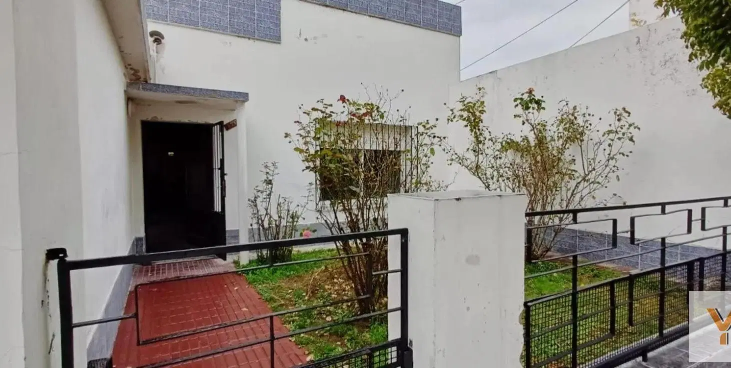 Casa en venta - 2 Dormitorios 2 Baños - 249Mts2 - Azul 3