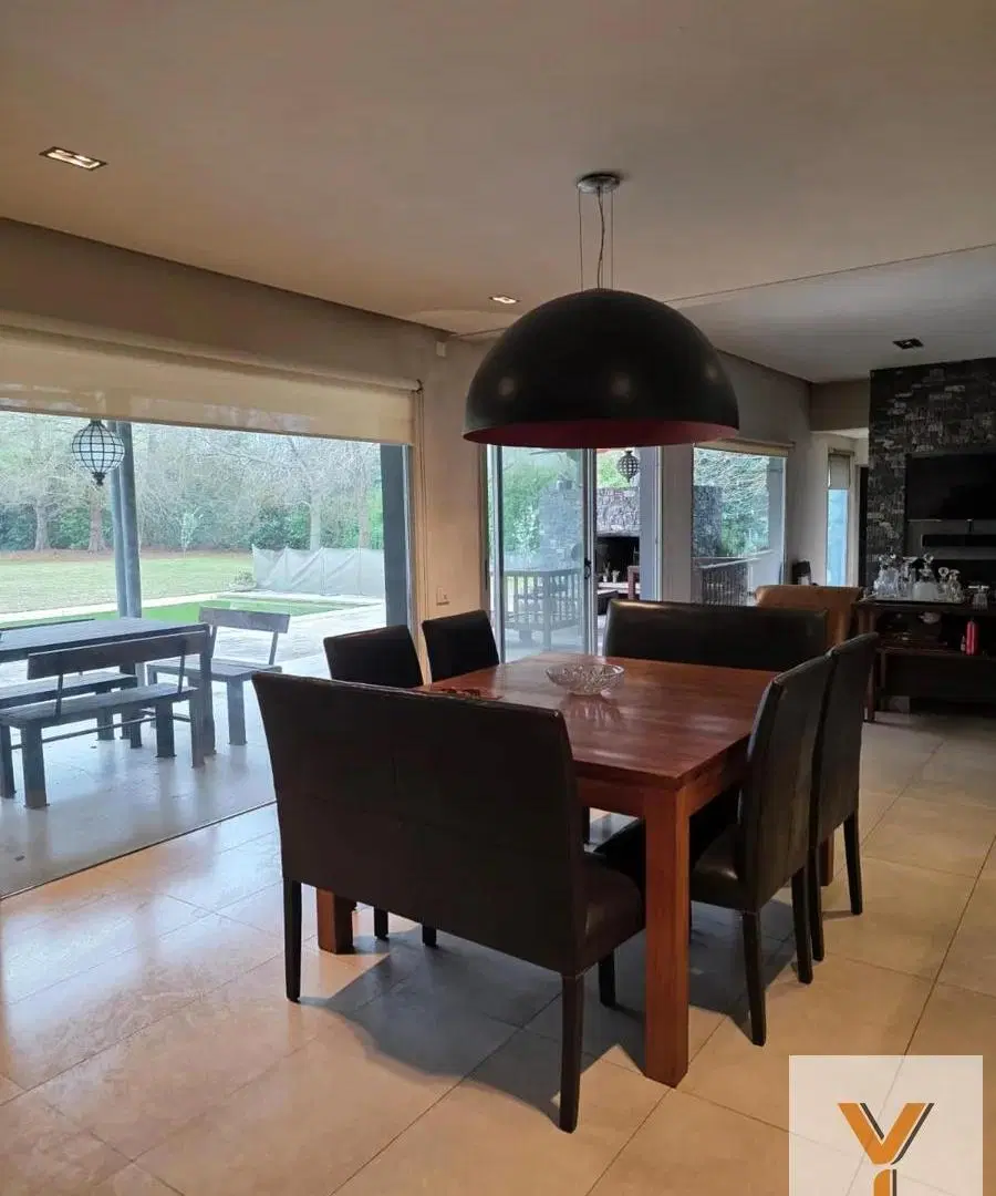 Casa en alquiler temporario - 4 Dormitorios 3 Baños - Luján 2