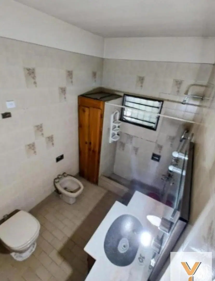 Casa en venta - 3 Dormitorios 1 Baño - Berazategui 3