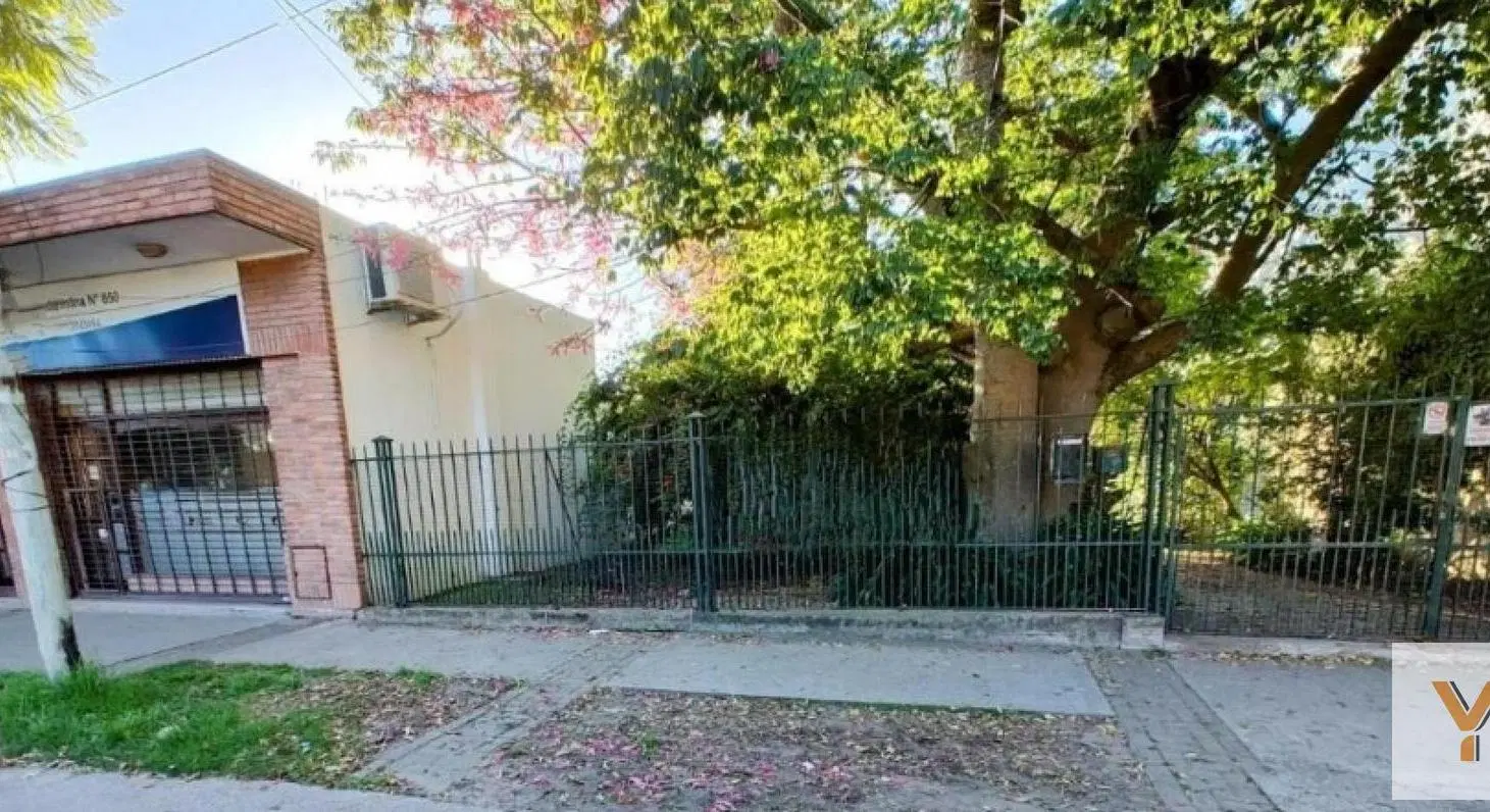 Casa en venta - 3 Dormitorios 1 Baño - Berazategui 4