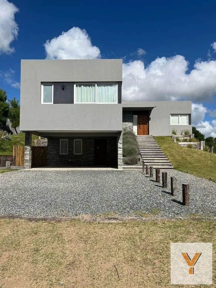 Casa en venta - 5 Dormitorios 4 Baños - 990Mts2 - Pinamar 2
