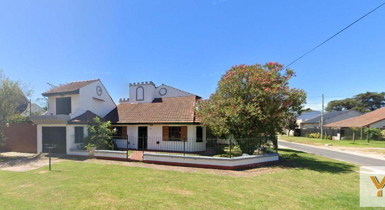 Casa en venta - 4 Dormitorios 3 Baños - Mar del Plata