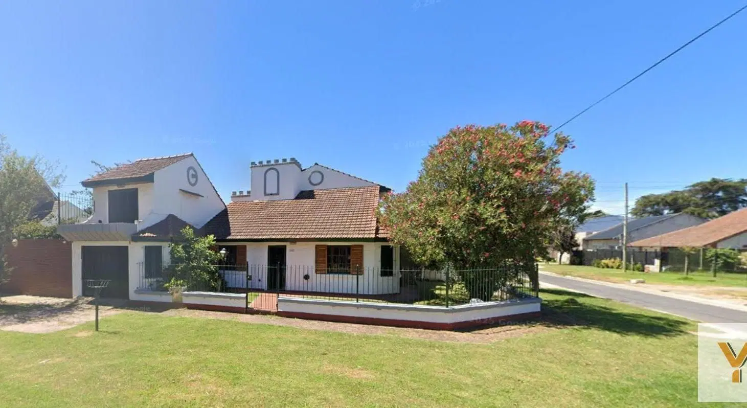 Casa en venta - 4 Dormitorios 3 Baños - Mar del Plata 2