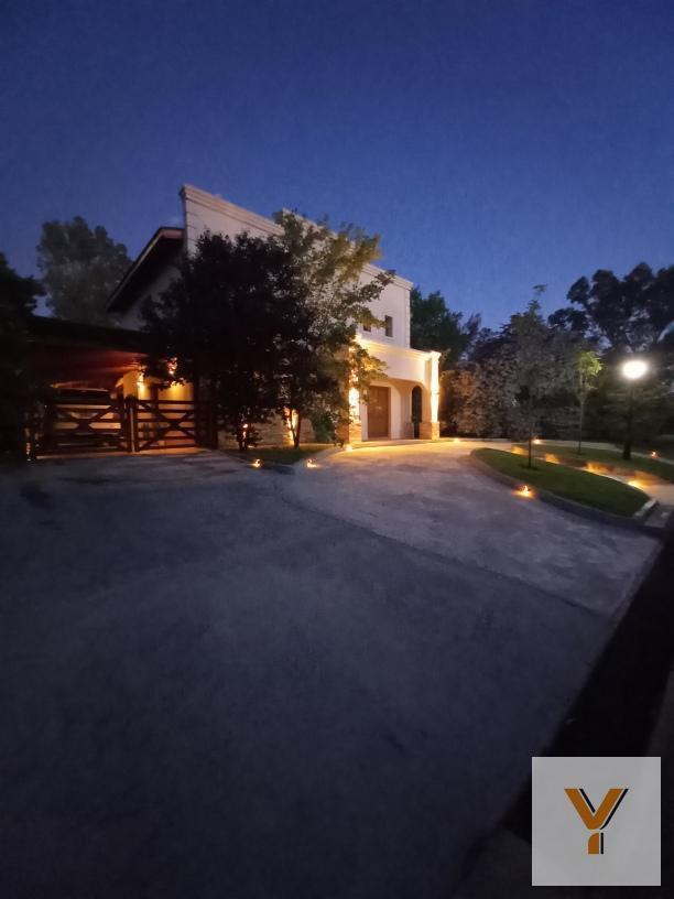 Casa en venta - 3 Dormitorios 3 Baños - 980Mts2 - Fincas del Lago