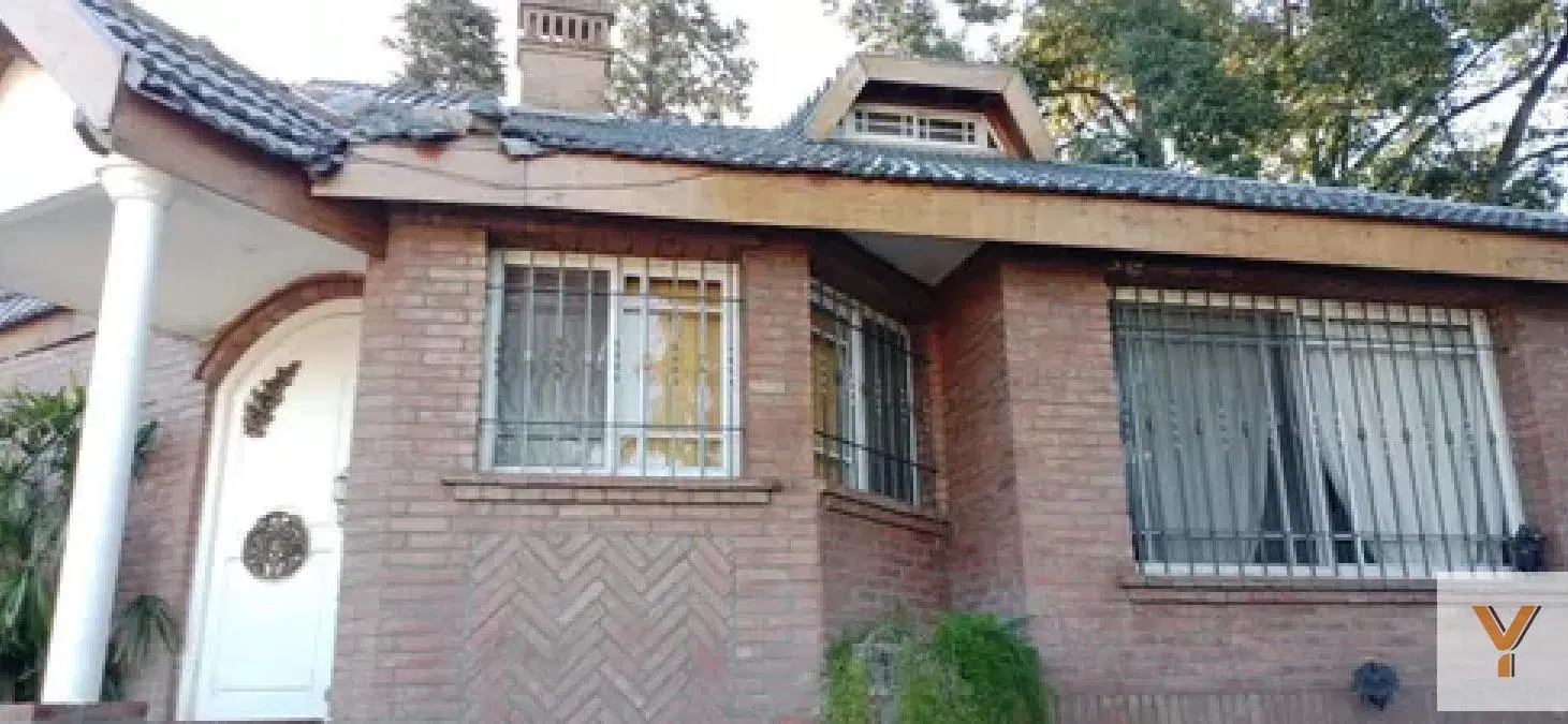 Casa en venta - 4 Dormitorios 3 Baños - Cocheras - 900Mts2 - Bella Vista 4