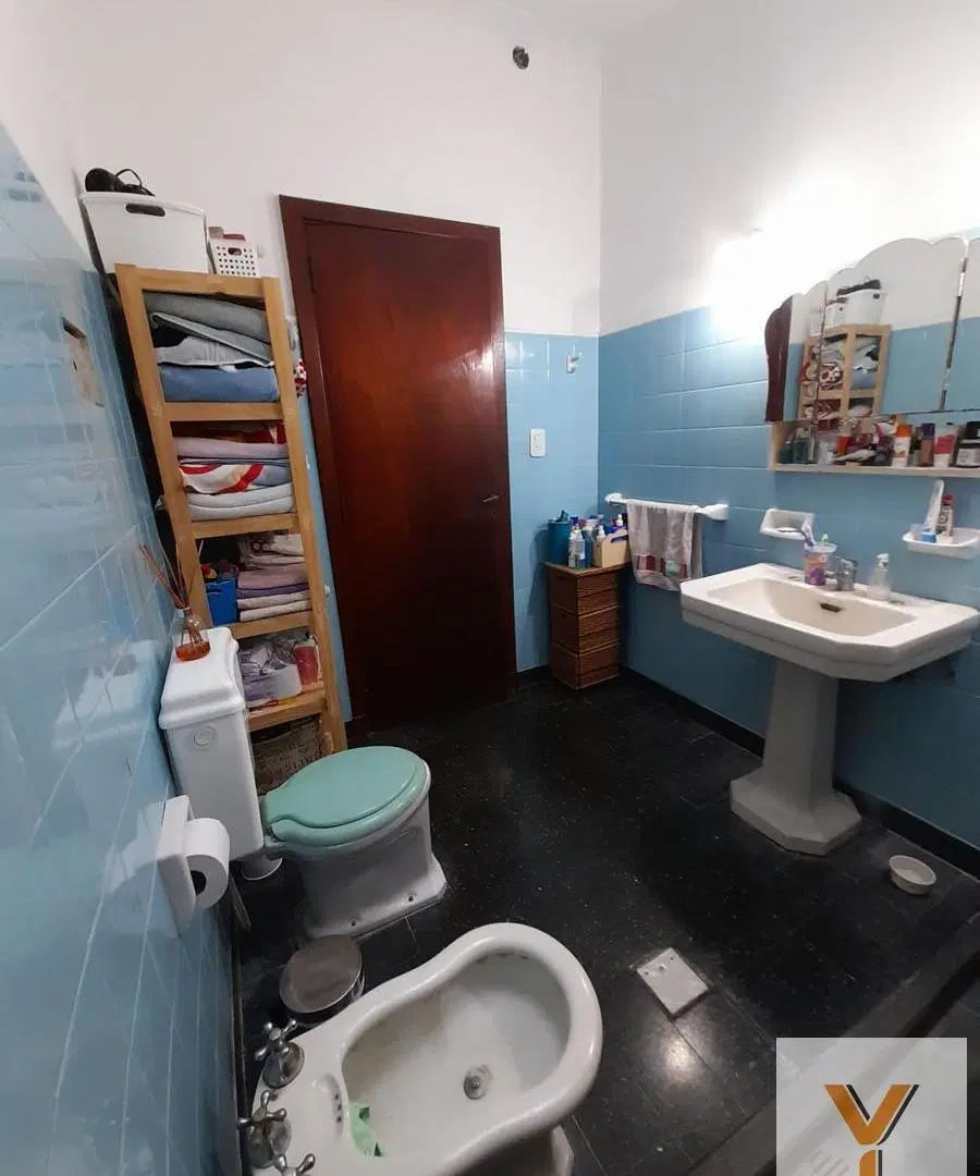 Casa en venta - 2 Dormitorios 1 Baño - 216Mts2 - Los Hornos 3