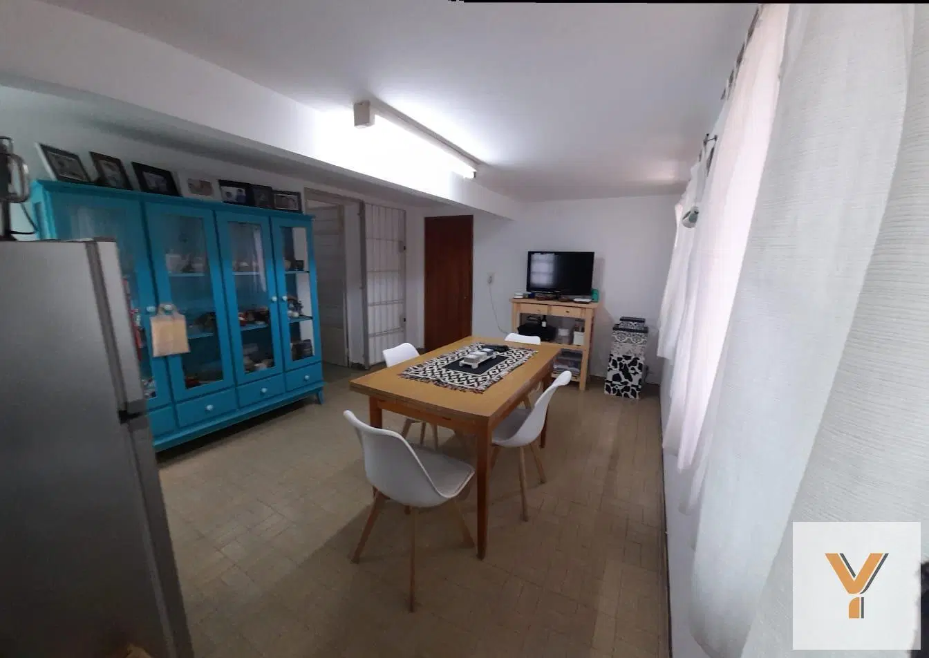 Casa en venta - 2 Dormitorios 1 Baño - 216Mts2 - Los Hornos 1