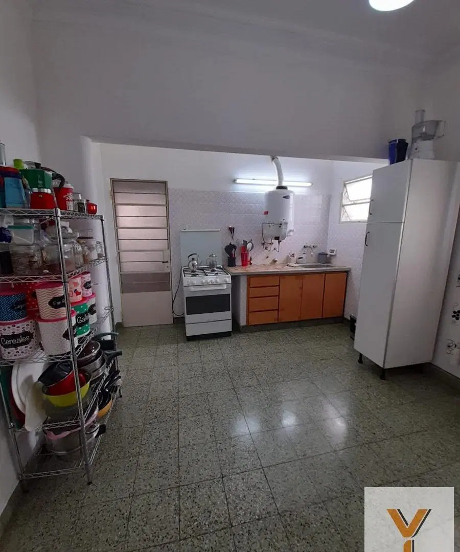 Casa en venta - 2 Dormitorios 1 Baño - 216Mts2 - Los Hornos 5
