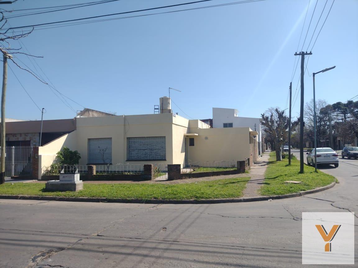 Casa en venta - 3 Dormitorios 1 Baño - Quilmes