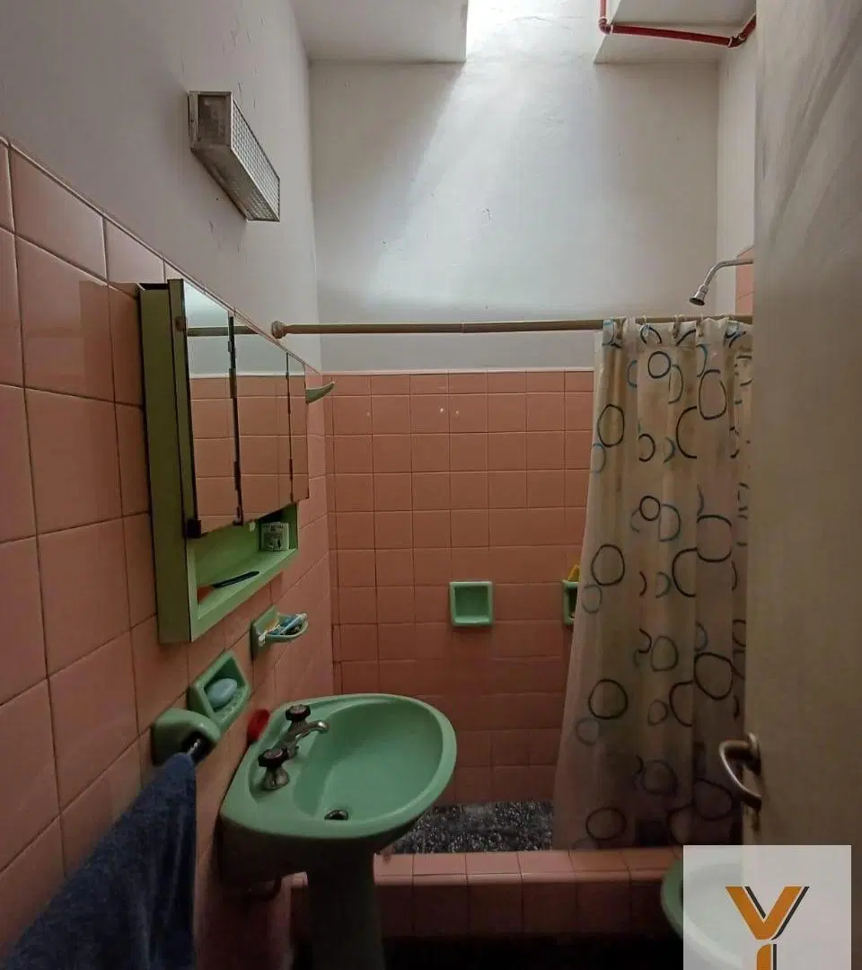 Casa en venta - 3 Dormitorios 1 Baño - Quilmes 2