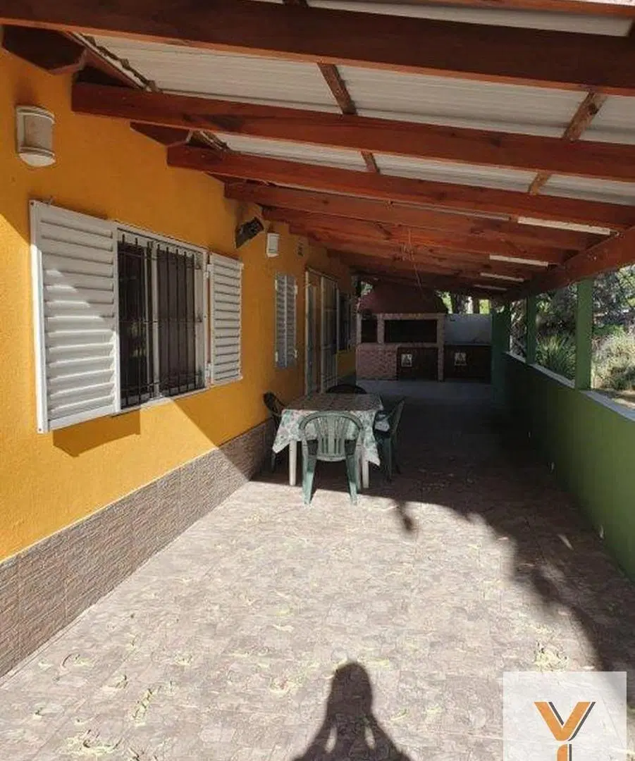 Casa en venta - 5 Dormitorios 2 Baños - Cocheras - 250Mts2 - Nueva Atlantis 2