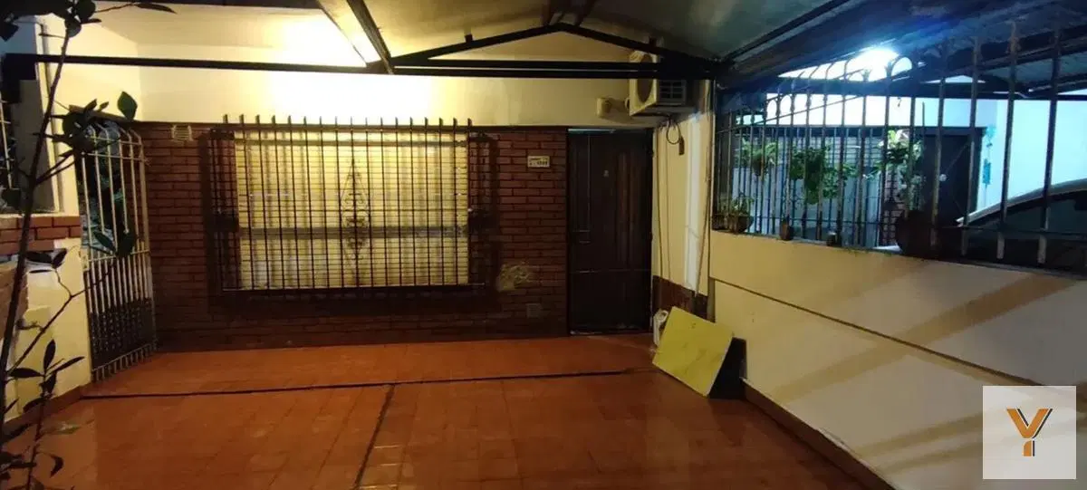 Casa en venta - 1 dormitorio 1 baño - 77,5mts2 - Bernal Oeste 4