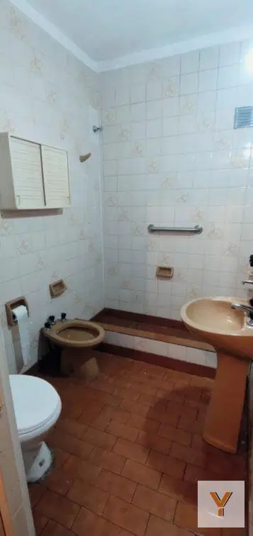 Casa en venta - 1 dormitorio 1 baño - 77,5mts2 - Bernal Oeste 5