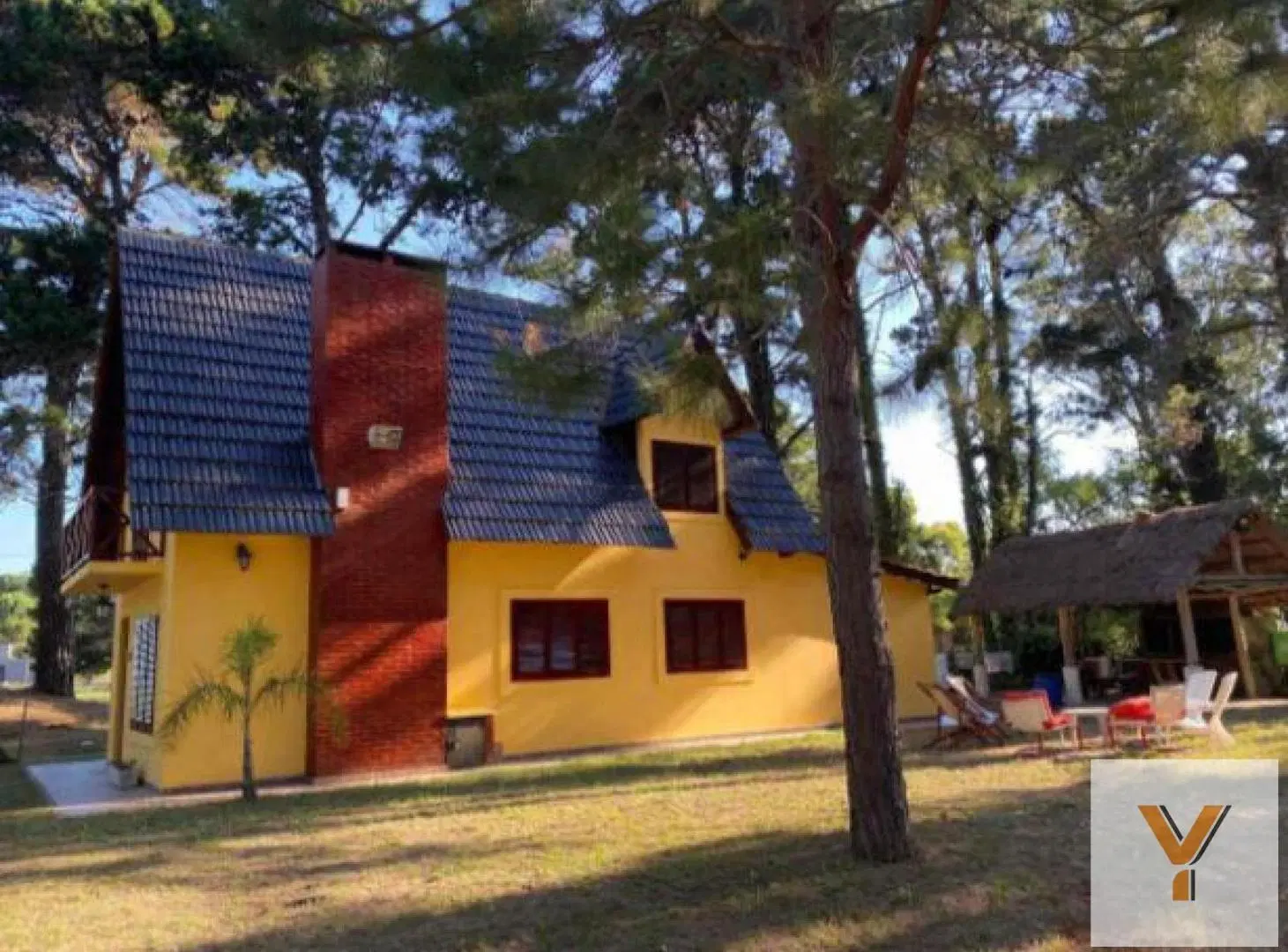 Casa en venta - 5 Dormitorios 2 Baños - 270Mts2 - La Lucila Del Mar 3