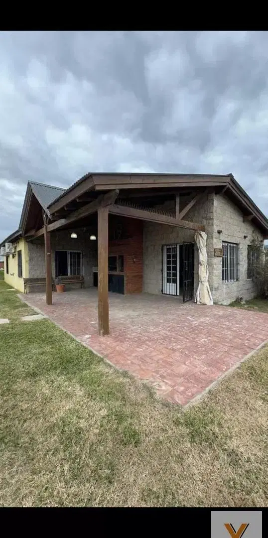 Casa en venta - 2 Dormitorios 1 Baño - Cochera - 348Mts2 - San Miguel del Monte 3