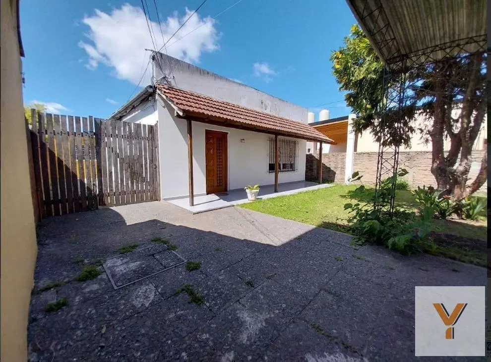 Casa en venta - 4 Dormitorios 3 Baños - Cochera - 550Mts2 - Monte Grande 5