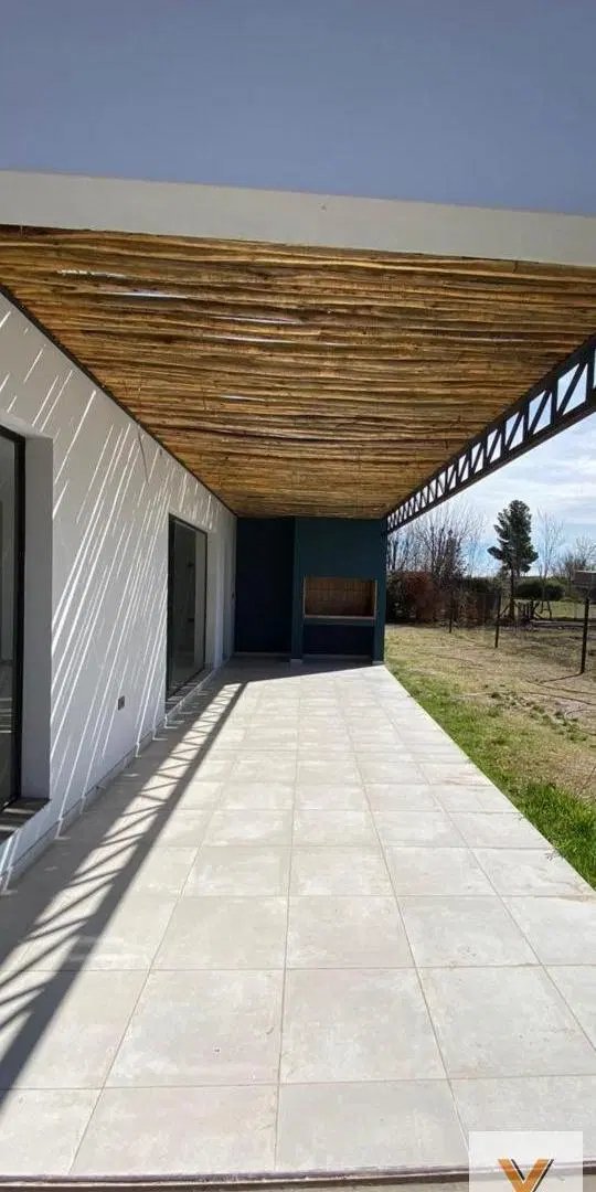 Casa en venta - 2 Dormitorios 1 Baño - Mendoza 2