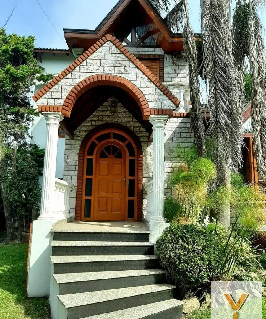 Casa en venta - 5 Dormitorios 4 Baños - 1.400mts2 - Bosques, Florencio Varela 5