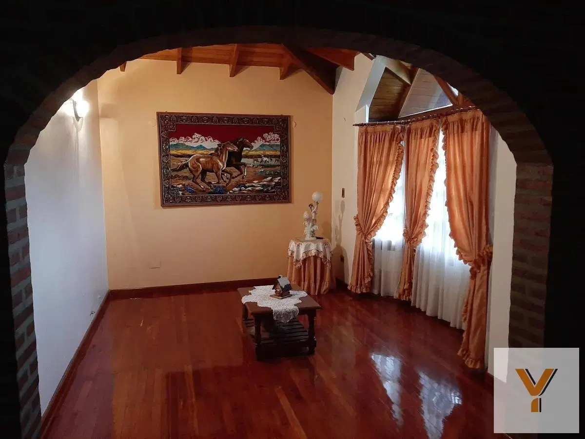 Casa en venta - 5 Dormitorios 4 Baños - 1.400mts2 - Bosques, Florencio Varela 3