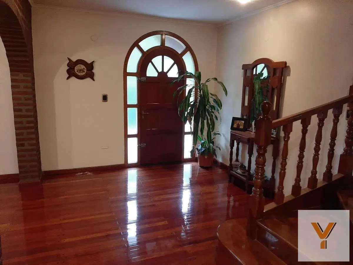 Casa en venta - 5 Dormitorios 4 Baños - 1.400mts2 - Bosques, Florencio Varela 2