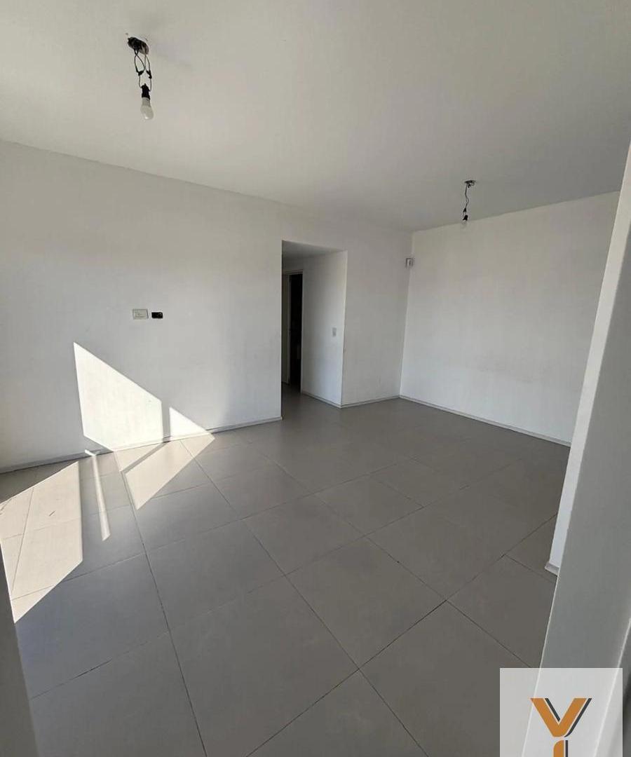 Foto de Departamento en Venta - 2 Dormitorios 1 Baño - 70mts - Monte Castro, imagen 4