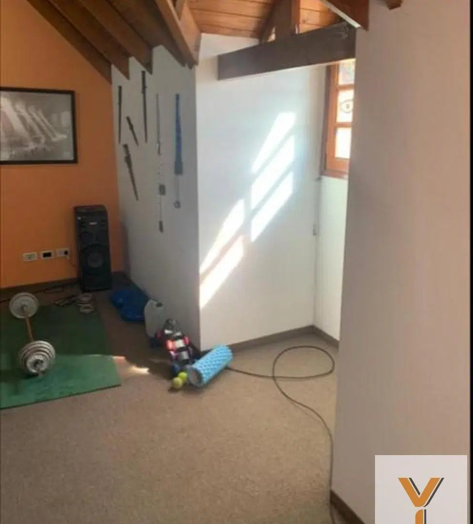 Casa en venta - 4 dormitorios 2 baños - 230mts2 - Sarandi 3