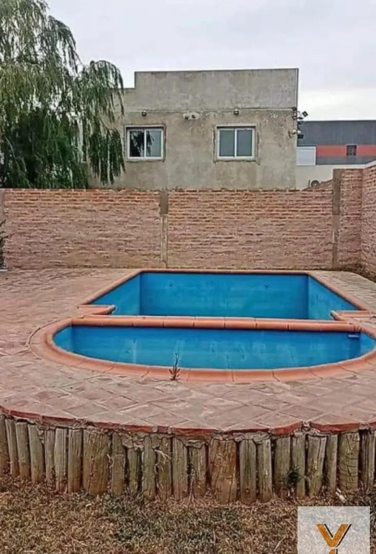 Casa en venta - 4 Dormitorios 3 Baños - Bahía Blanca 5
