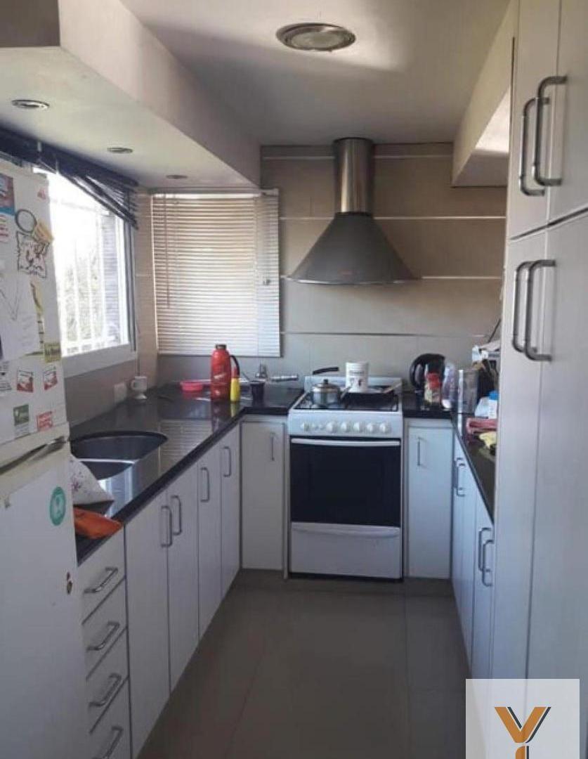 Casa en venta - 4 Dormitorios 3 Baños - Bahía Blanca