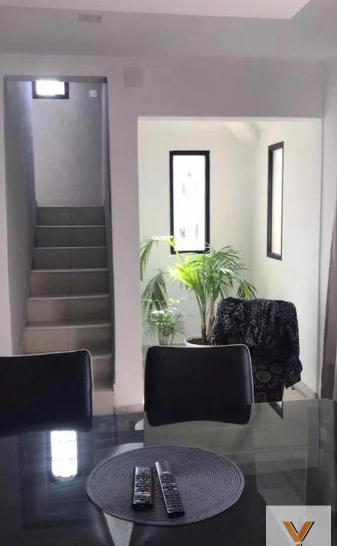 Casa en Venta - 4 Dormitorios 4 Baños - 800 mts2 - Ezeiza, Buenos Aires