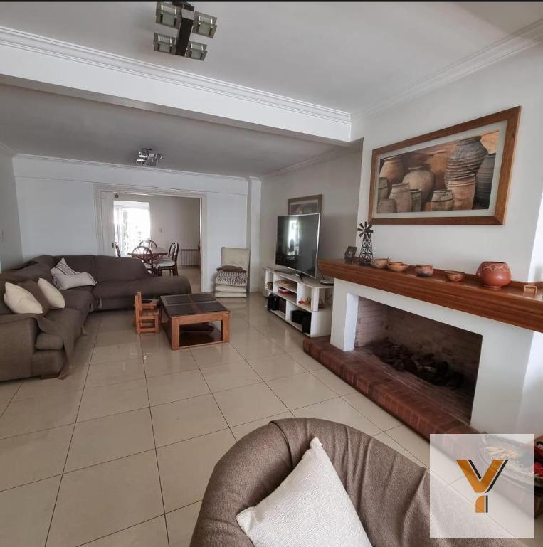 Foto de Casa en venta - 4 Dormitorios 3 Baños - Cochera - 400Mts2 - Ituzaingó, imagen 4