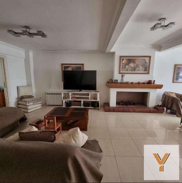 Casa en venta - 4 Dormitorios 3 Baños - Cochera - 400Mts2 - Ituzaingó
