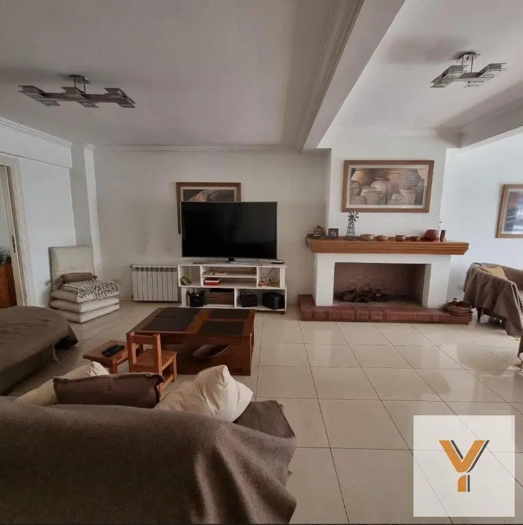 Casa en venta - 4 Dormitorios 3 Baños - Cochera - 400Mts2 - Ituzaingó 2