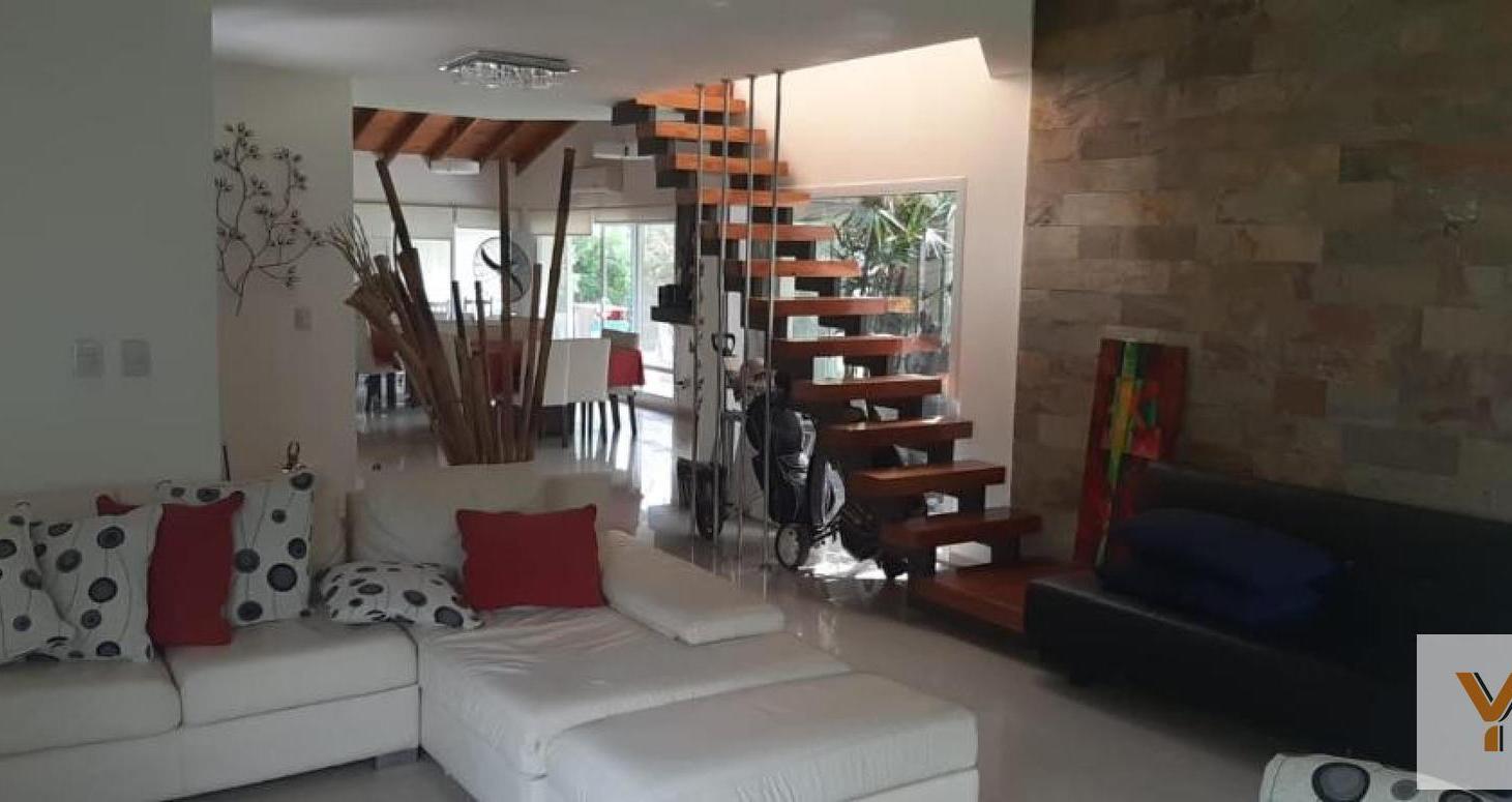 Foto de Casa en venta - 4 dormitorios 3 baños - cocheras - 1600mts2 - Haras Del, imagen 2