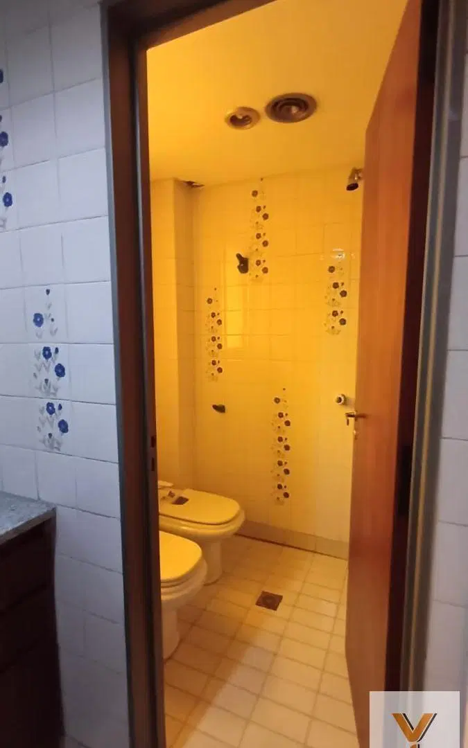 Casa en venta - 4 Dormitorios 3 Baños - 221mts2 - Quilmes 5